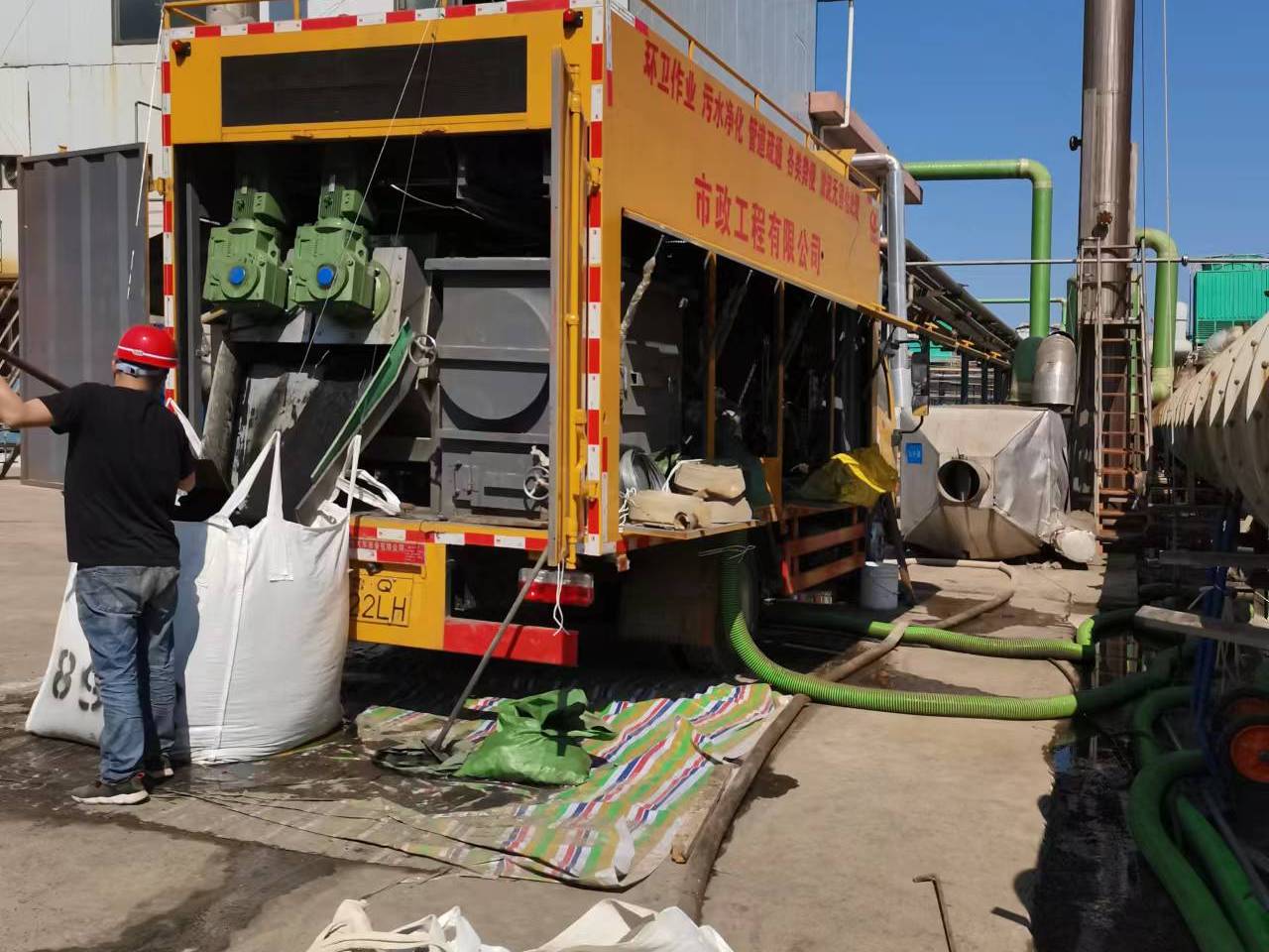 城厢淤泥压干处理