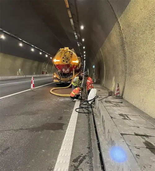 城厢隧道排水渠清淤